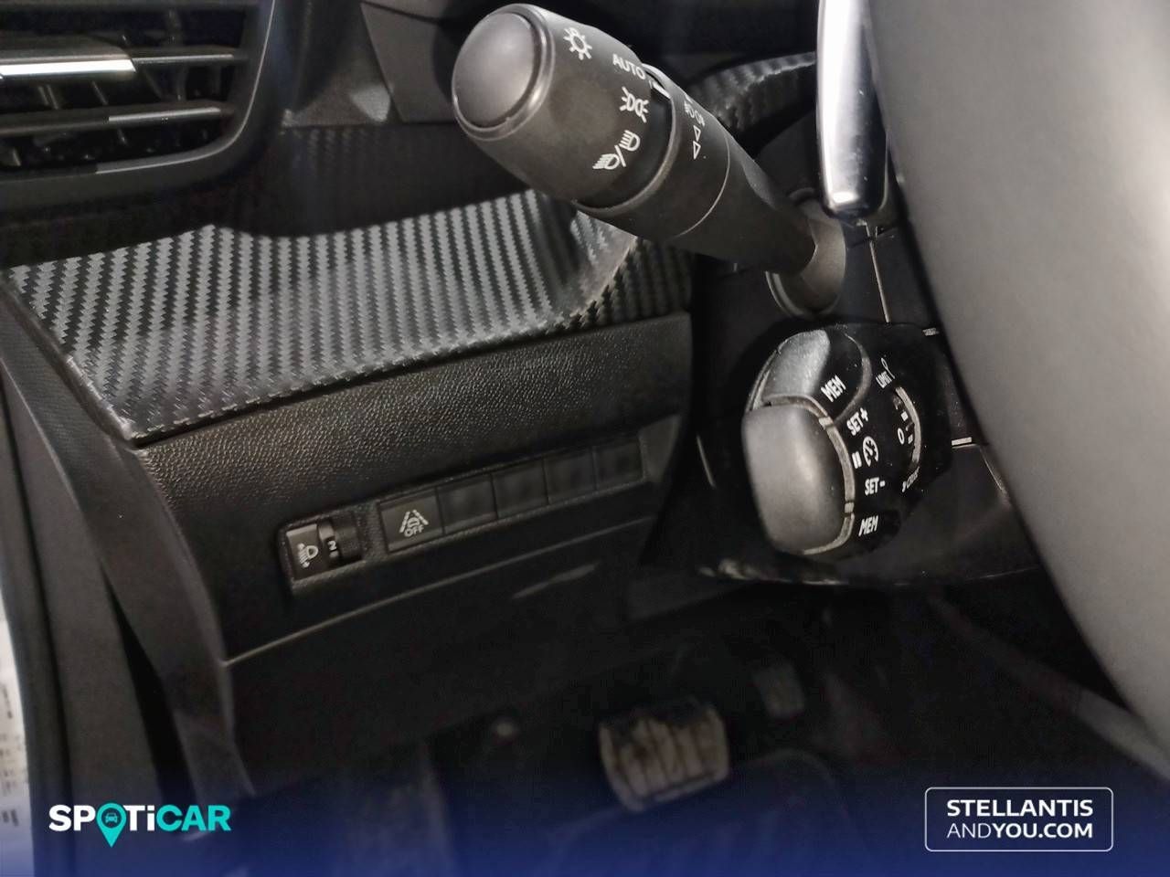 Peugeot 2008   Puretech 130 S&S EAT8 Allure Pack 22