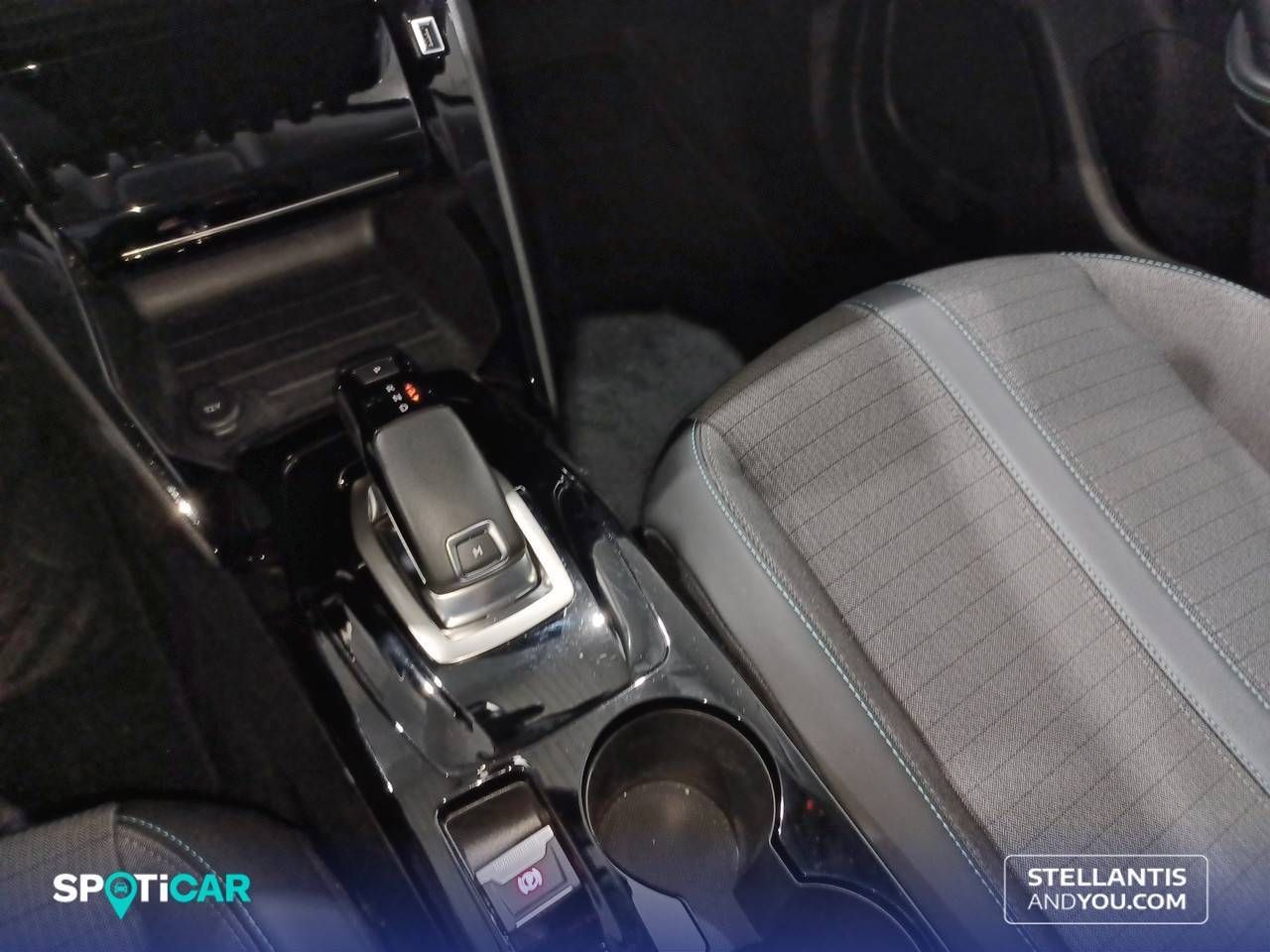 Peugeot 2008   Puretech 130 S&S EAT8 Allure Pack 24