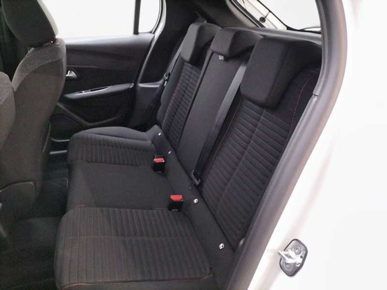 Peugeot 208 5P Active Pack BlueHDi 100 S&S 6 Vel MAN   17