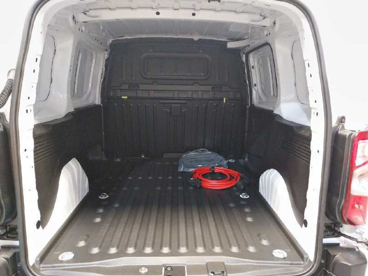 Peugeot Partner E-Partner Standard  800kg eléctrico 100 Kw (136 Cv) 15