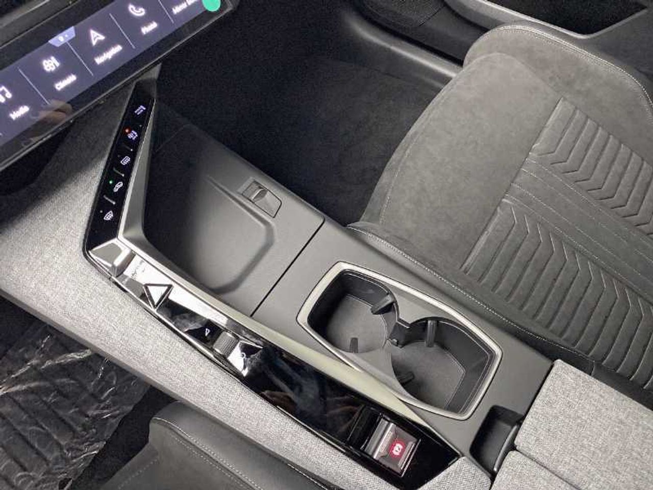 Peugeot 3008 Nuevo E-3008 GT Eléctrico 210 (157 kW) 28