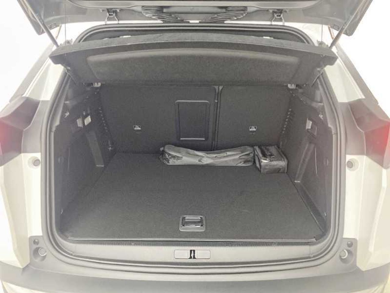 Peugeot 3008 NSUV  Allure Pack Plug-In Hybrid 225 e-EAT8 18