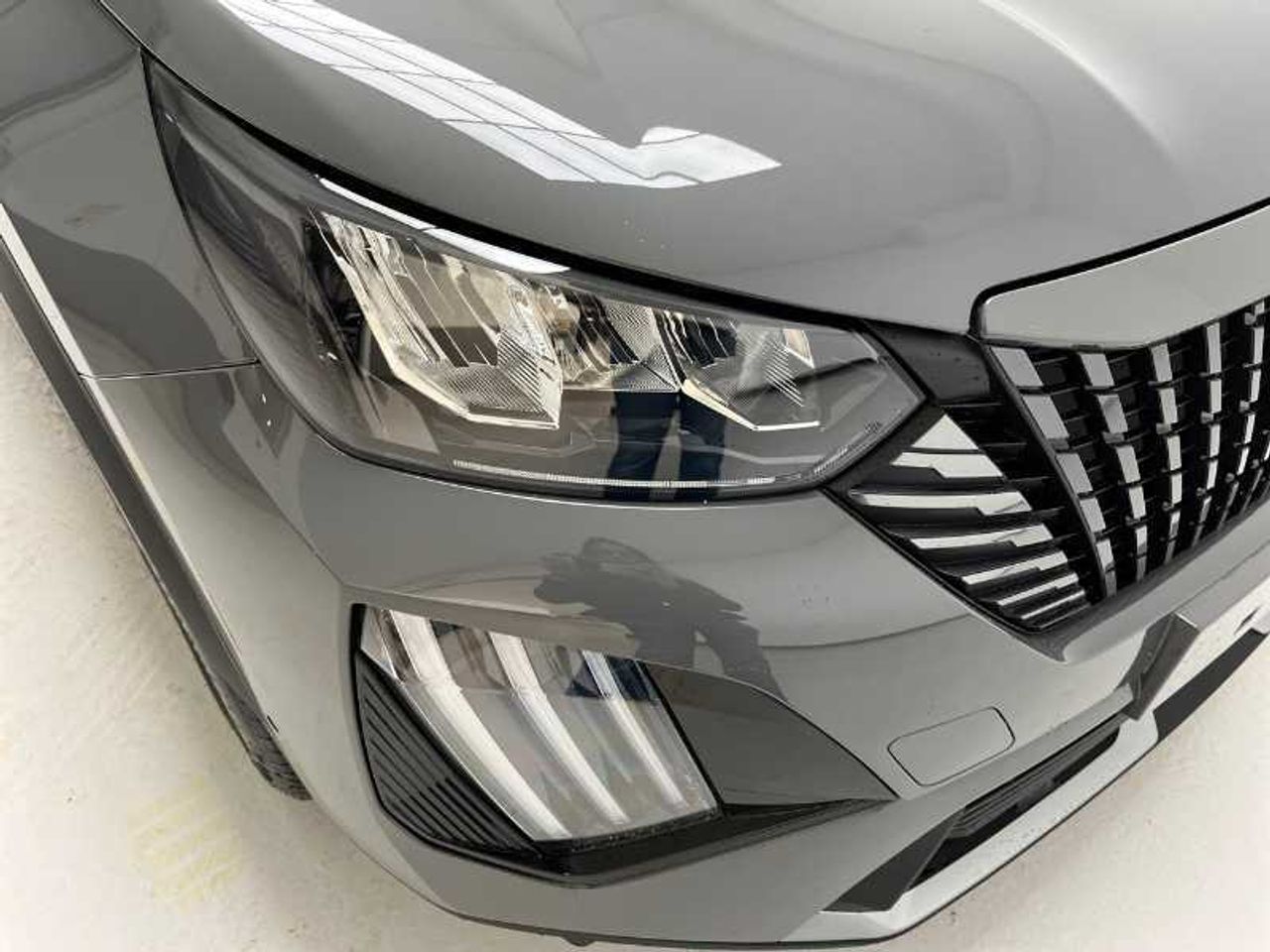 Peugeot 2008 NSUV  Allure Hybrid 145 eDCS6 30