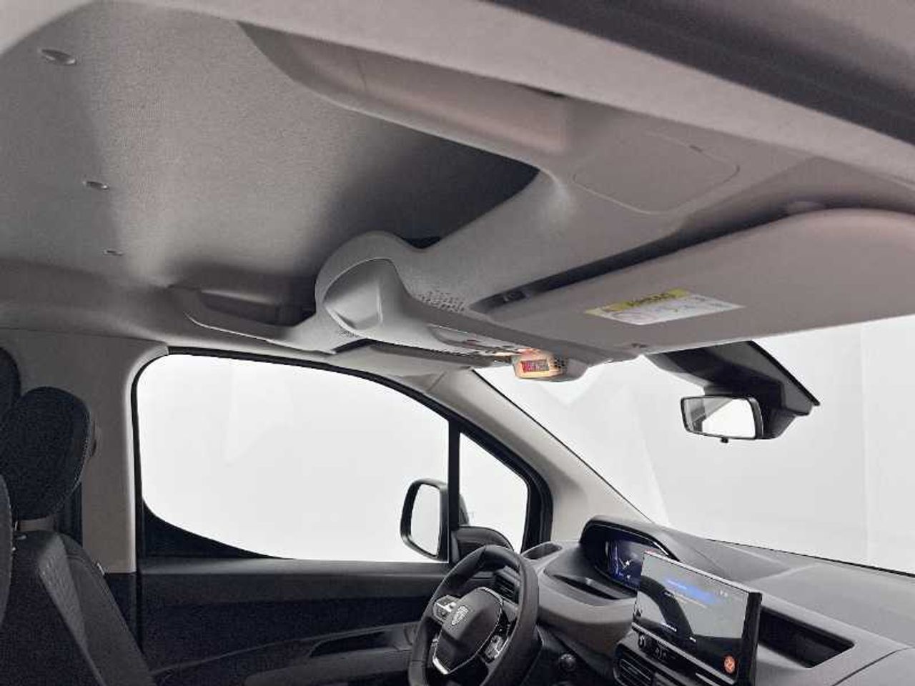 Peugeot Rifter GT BlueHDi 130 S&S EAT8 Standard M1 28