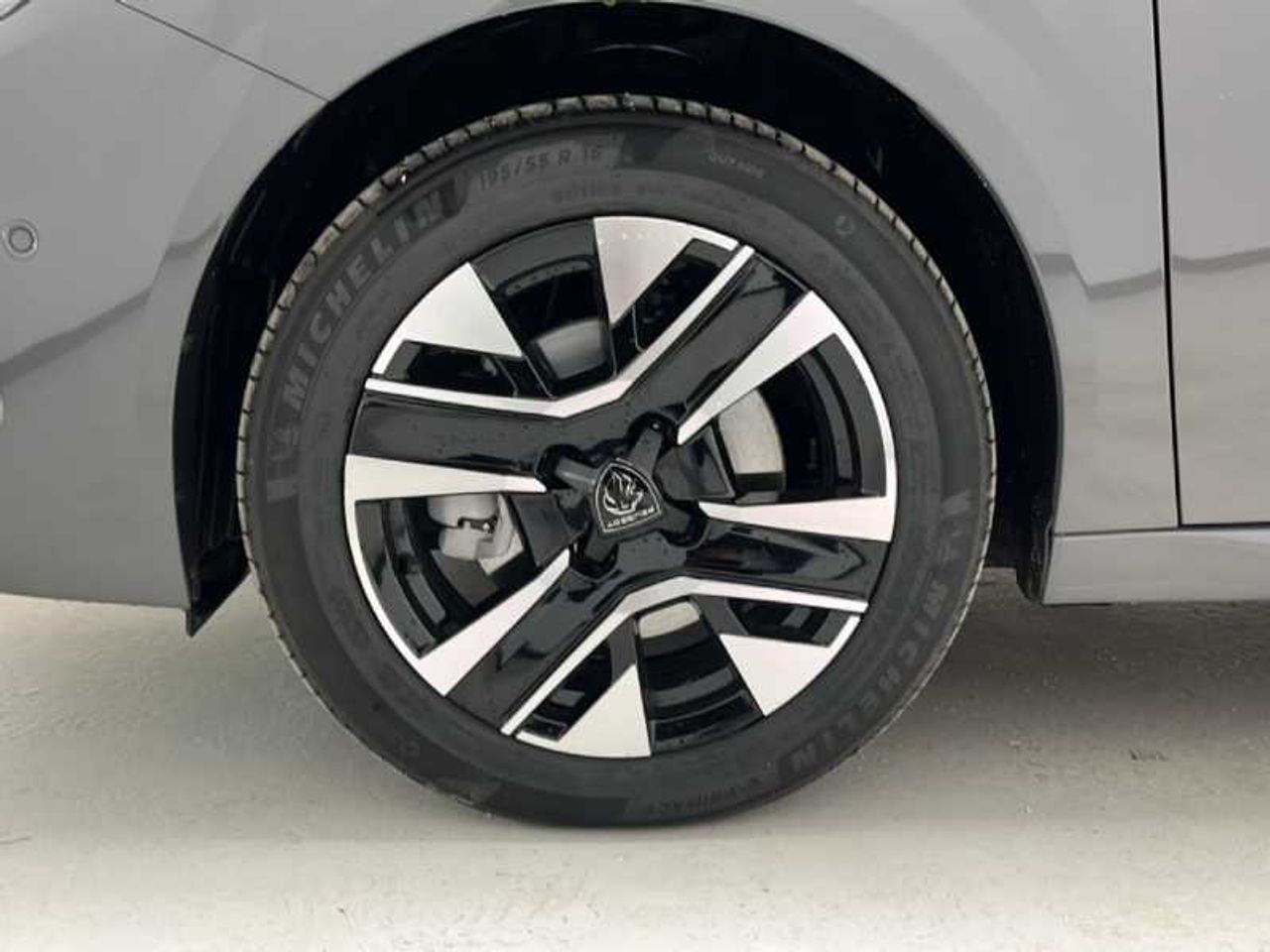 Peugeot 208 N 5P Allure HYBRID 110 eDCS6 24