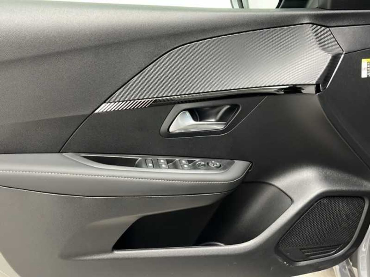 Peugeot 208 N 5P Allure HYBRID 110 eDCS6 30