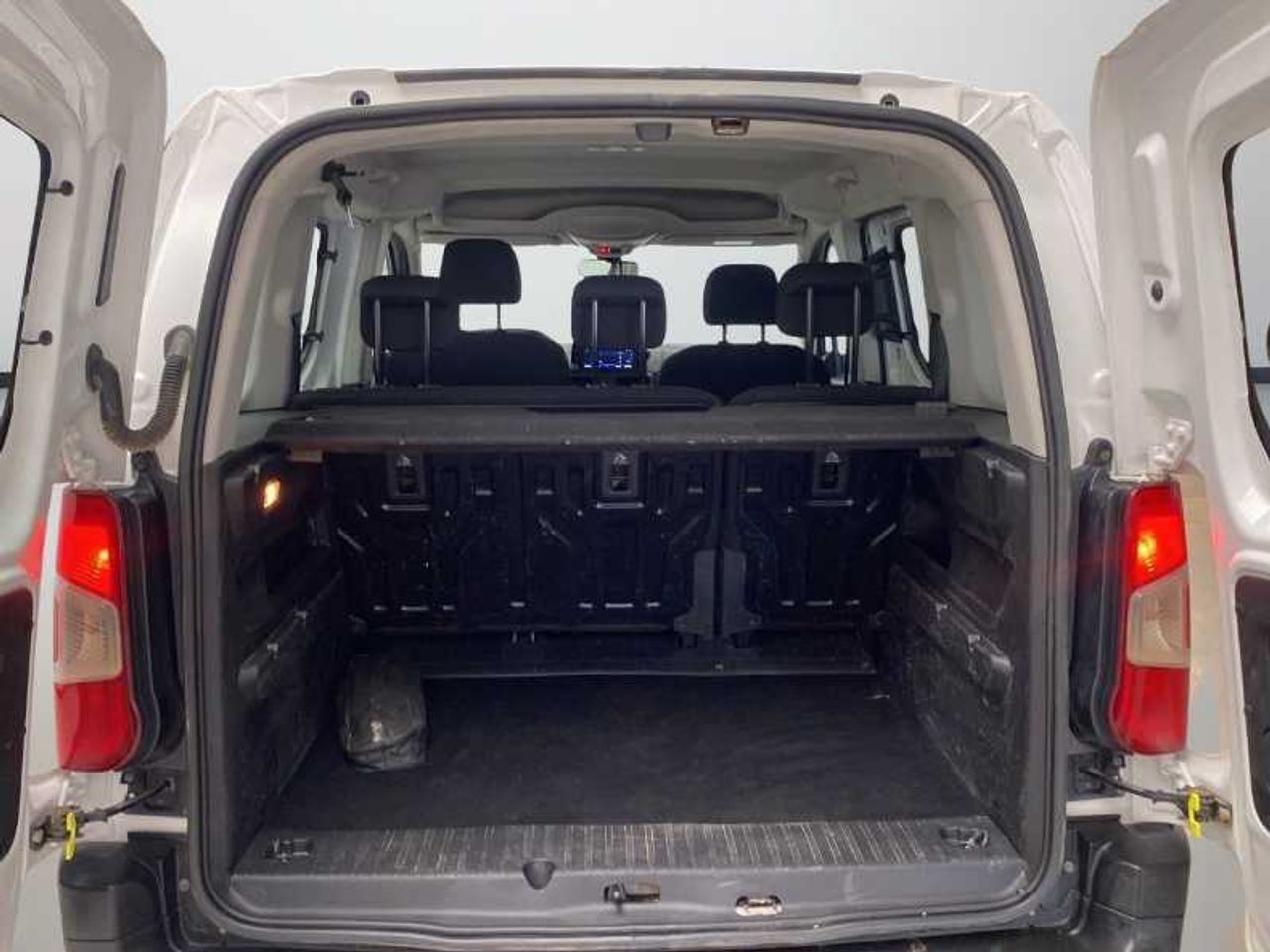 Peugeot Rifter Active BlueHDi 100 S&S Manual 6 Vel Mixto 15