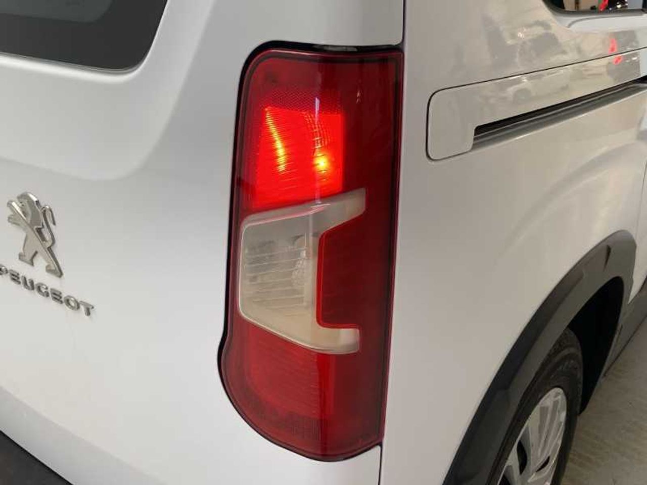 Peugeot Rifter Active BlueHDi 100 S&S Manual 6 Vel Mixto 18