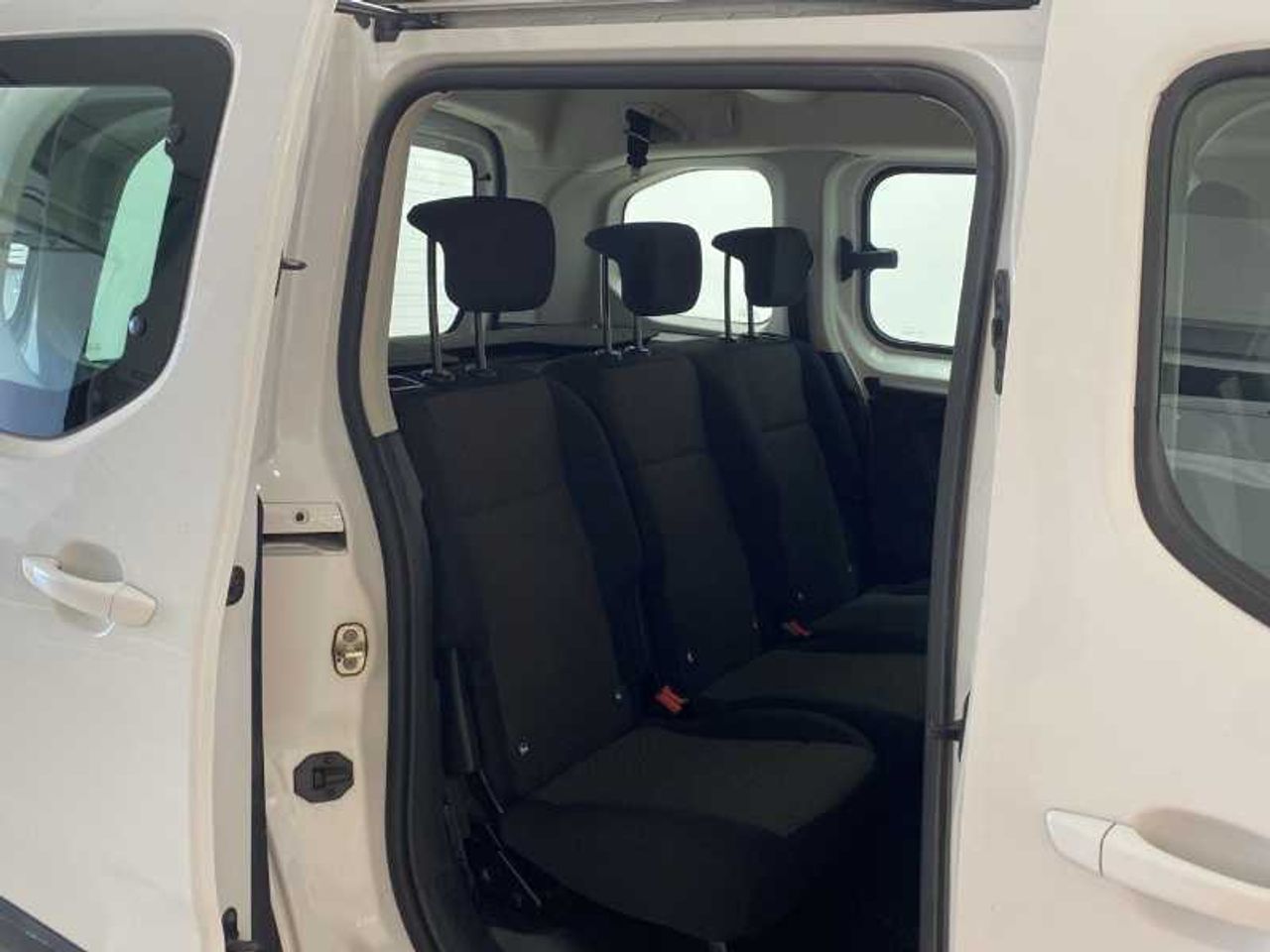 Peugeot Rifter Active BlueHDi 100 S&S Manual 6 Vel Mixto 28