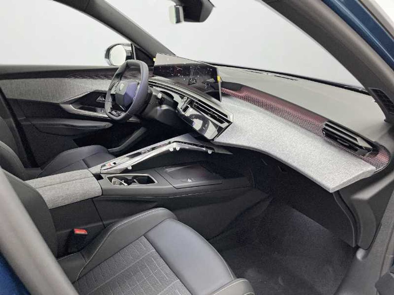 Peugeot 3008 Nuevo  GT HYBRID 145 e-DCS6 26