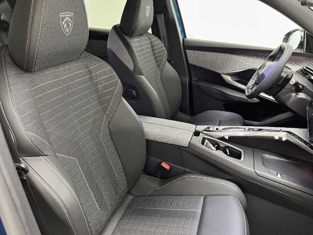 Peugeot 3008 Nuevo  GT HYBRID 145 e-DCS6 30