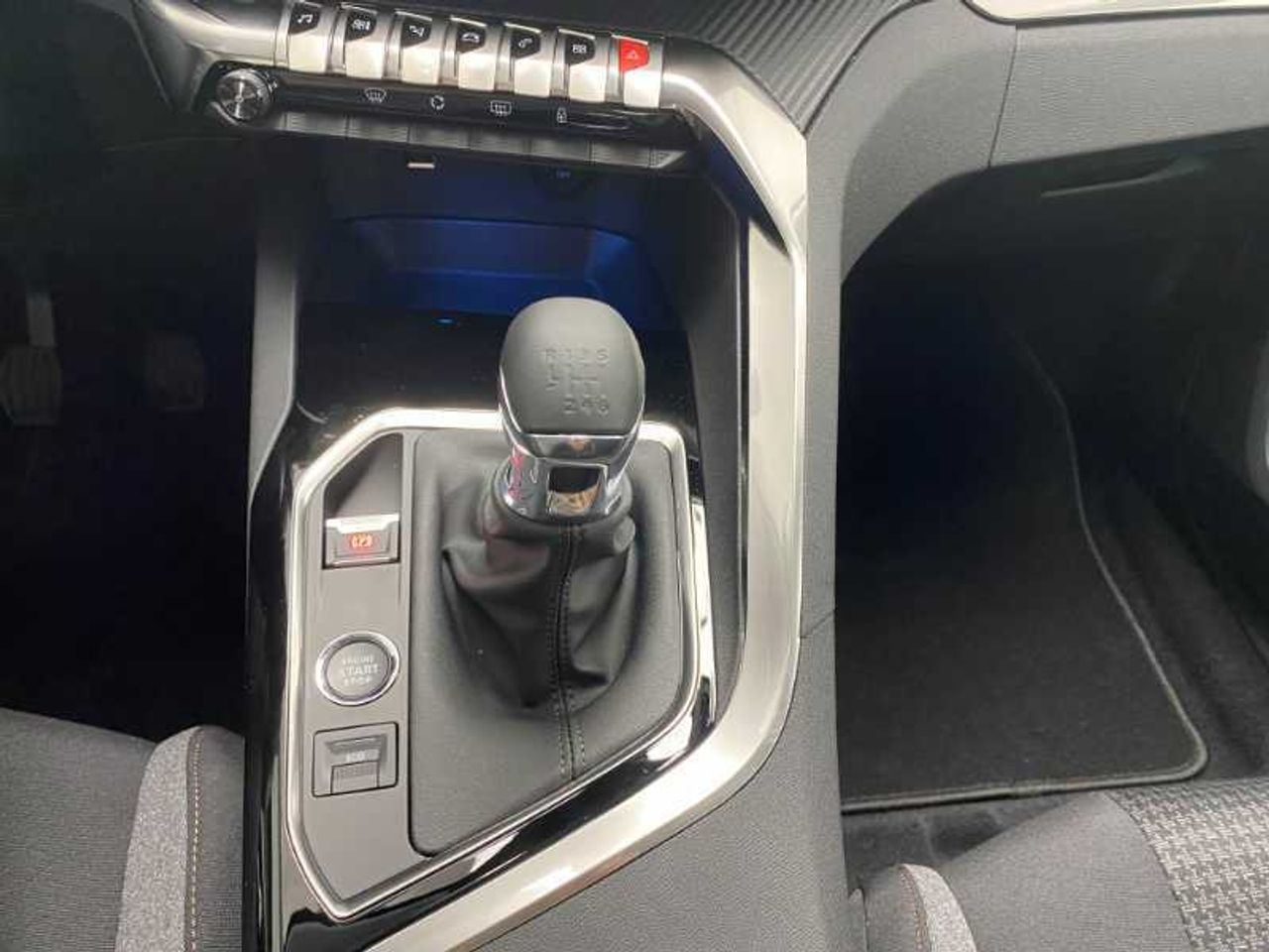 Peugeot 3008 NSUV  Active Pack Gasolina 130 S&S 6 Vel. MAN 24