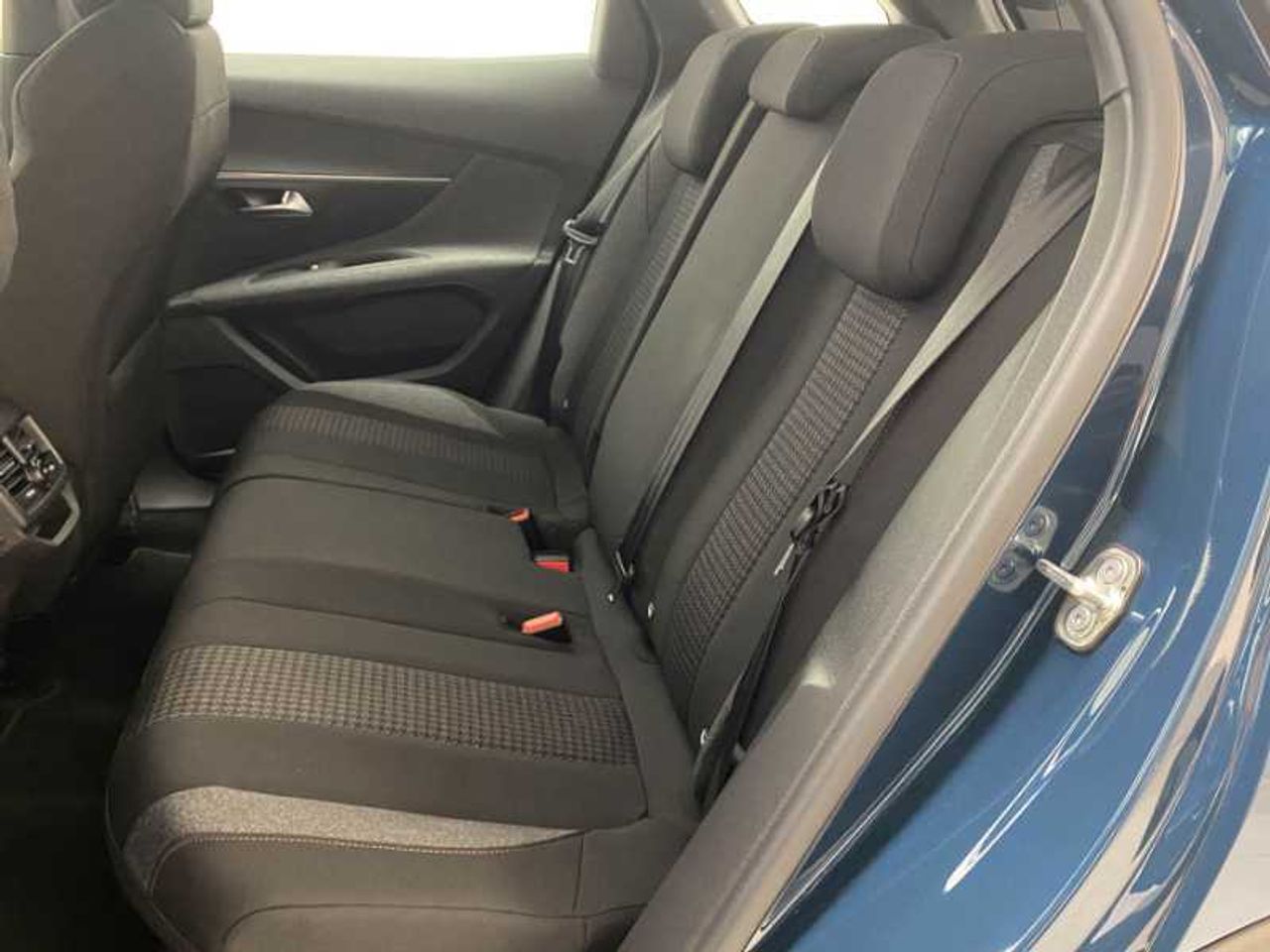 Peugeot 3008 NSUV  Active Pack Gasolina 130 S&S 6 Vel. MAN 26