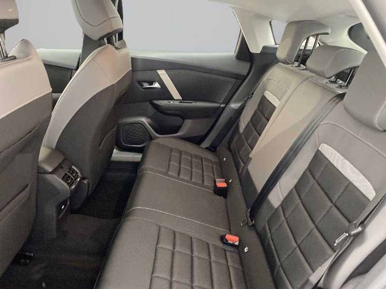 Citroën C4 Nuevo  Hybrid 145 ë-DSC6 BUSINESS EDITION 17