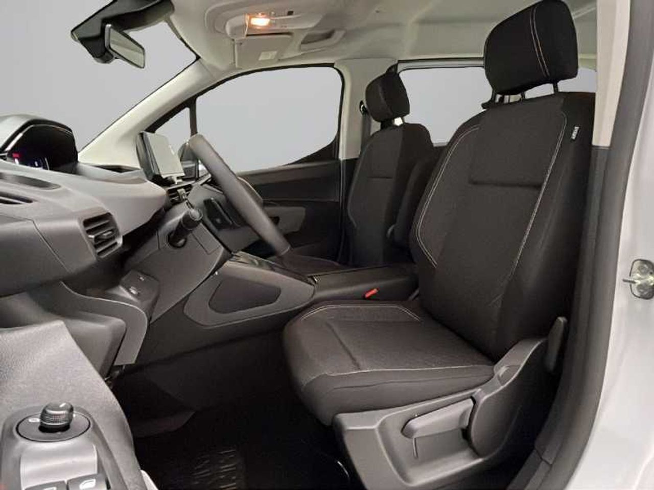 Peugeot Rifter e-Rifter Allure Long 100 Kw   17