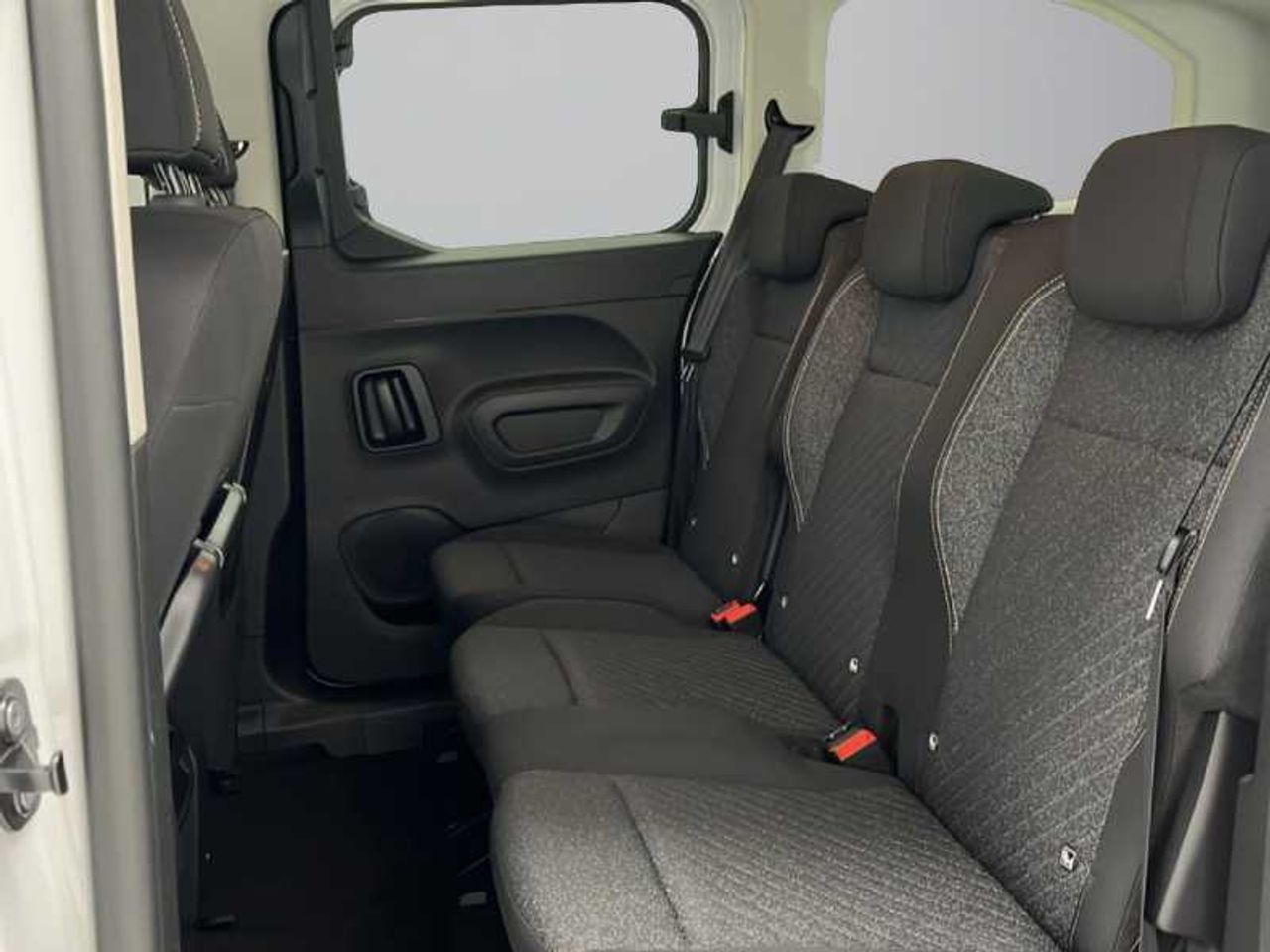 Peugeot Rifter e-Rifter Allure Long 100 Kw   18