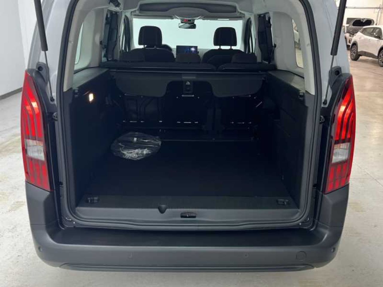 Peugeot Rifter e-Rifter Allure Long 100 Kw   20