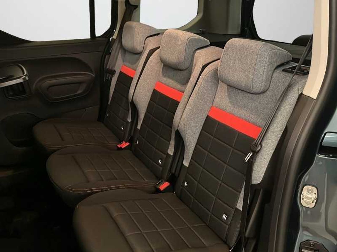 Citroën Berlingo Nueva  Talla M BlueHDi 130 S&S EAT8 MAX M1 26