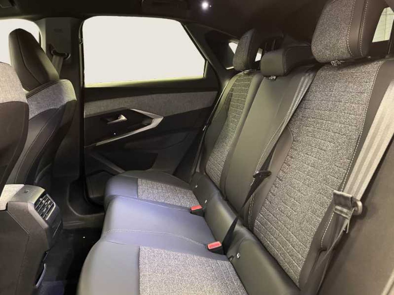 Peugeot 3008 Hybrid Nuevo 3008 Allure HYBRID 145 e-DCS6 26