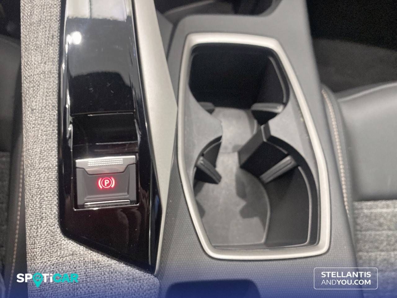 Peugeot 5008 1.2 107KW eDCS6 Allure 26