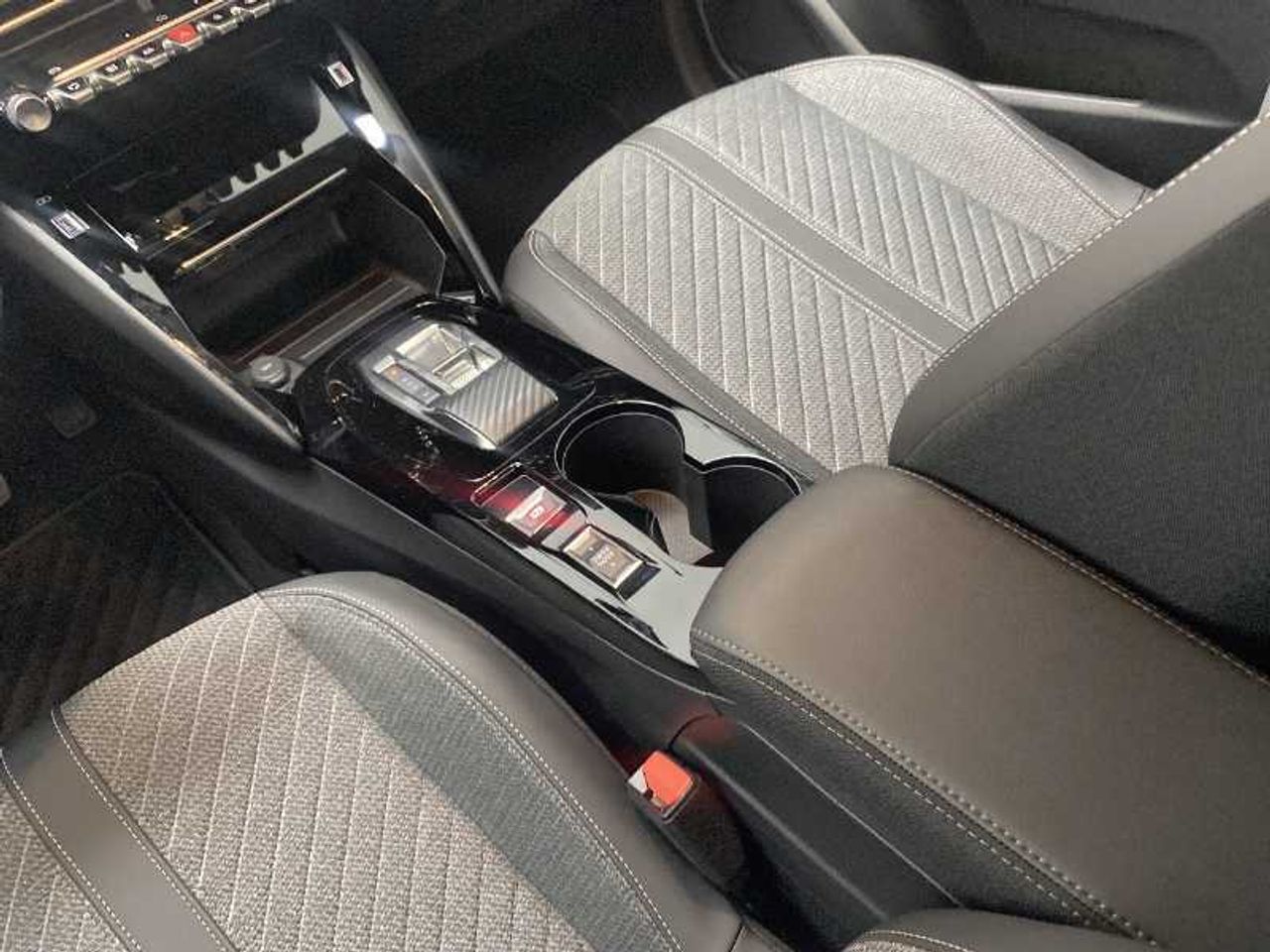 Peugeot 508 Hybrid N208 5P Allure HYBRID 110 eDCS6 26