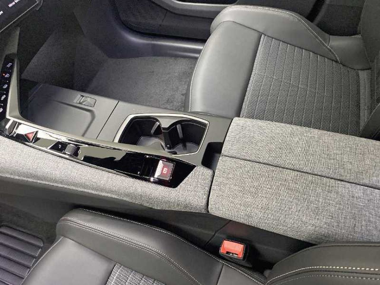 Peugeot 3008 Hybrid Nuevo 3008 Allure HYBRID 145 e-DCS6 24