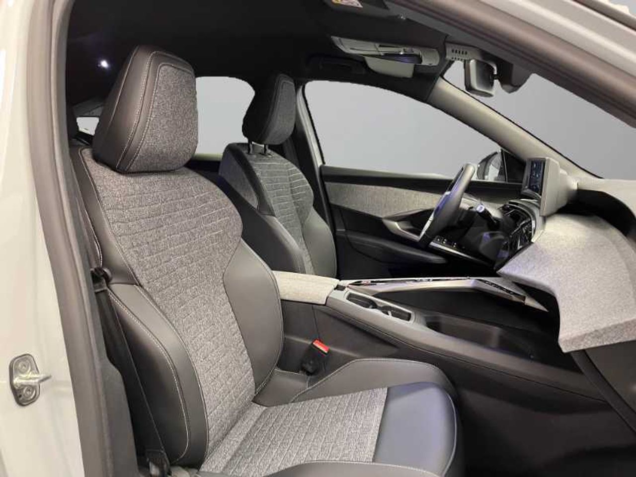 Peugeot 3008 Hybrid Nuevo 3008 Allure HYBRID 145 e-DCS6 28