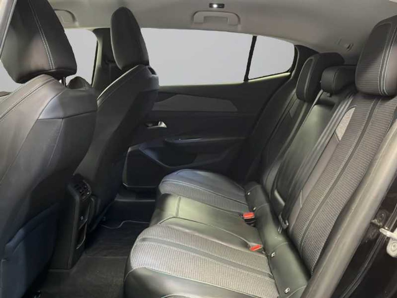 Peugeot 408 Allure HYBRID 145 eDCS6 17