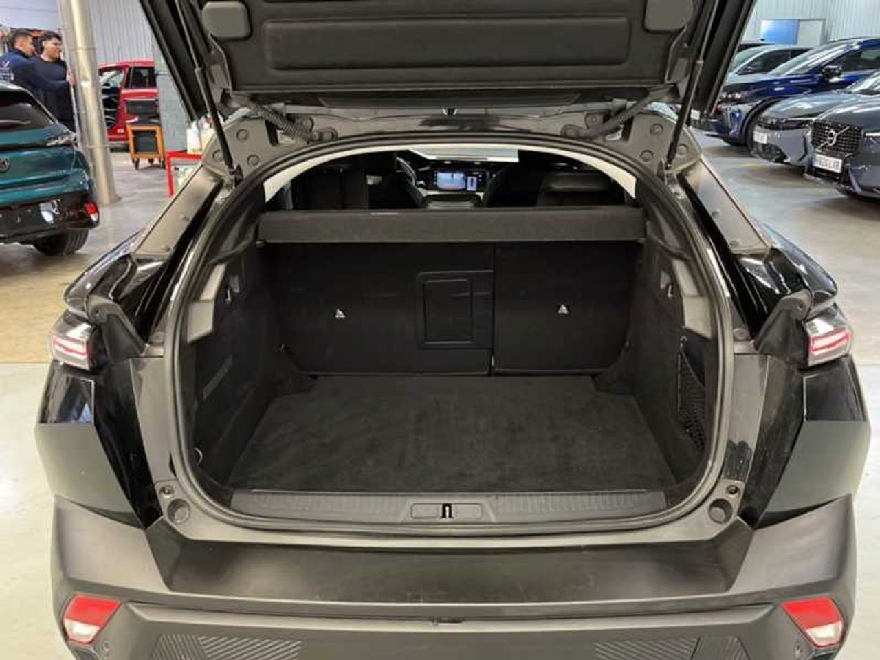 Peugeot 408 Allure HYBRID 145 eDCS6 18