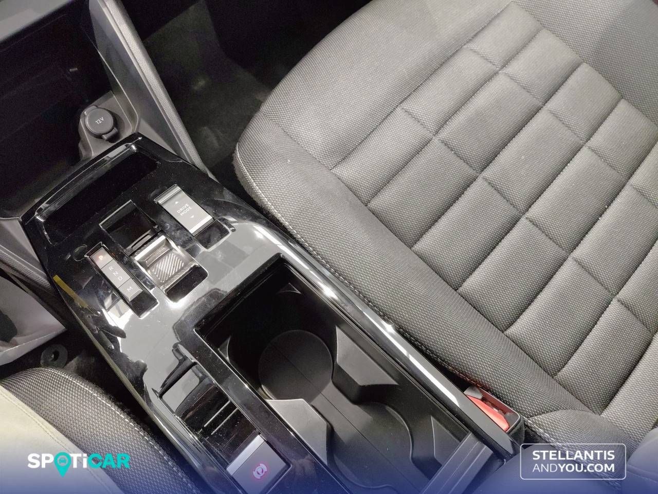 Citroën C4  Hybrid 145 ë-DCS6 Plus 24