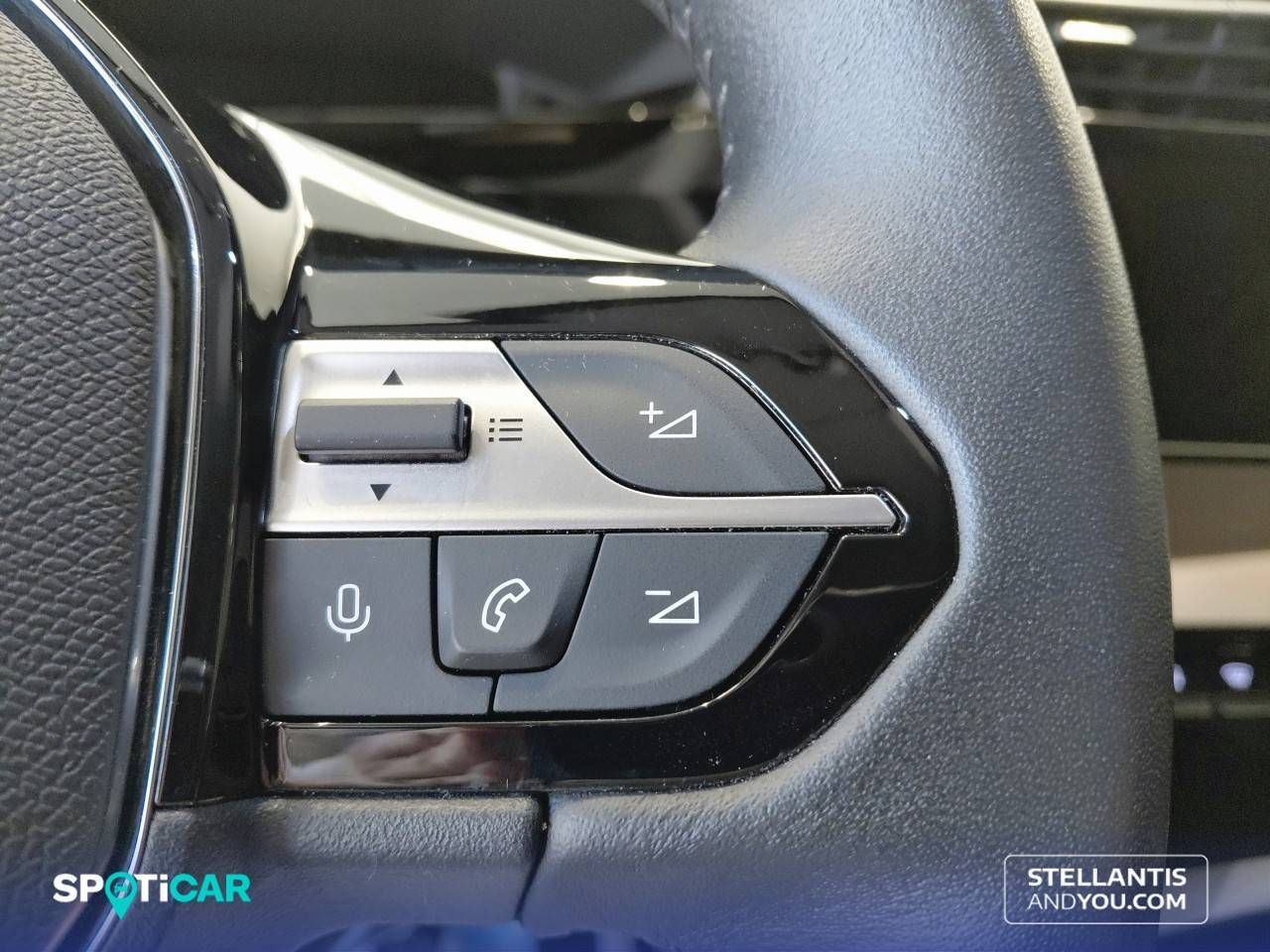 Peugeot 308  5P  PureTech 130 S&S MAN Allure 28