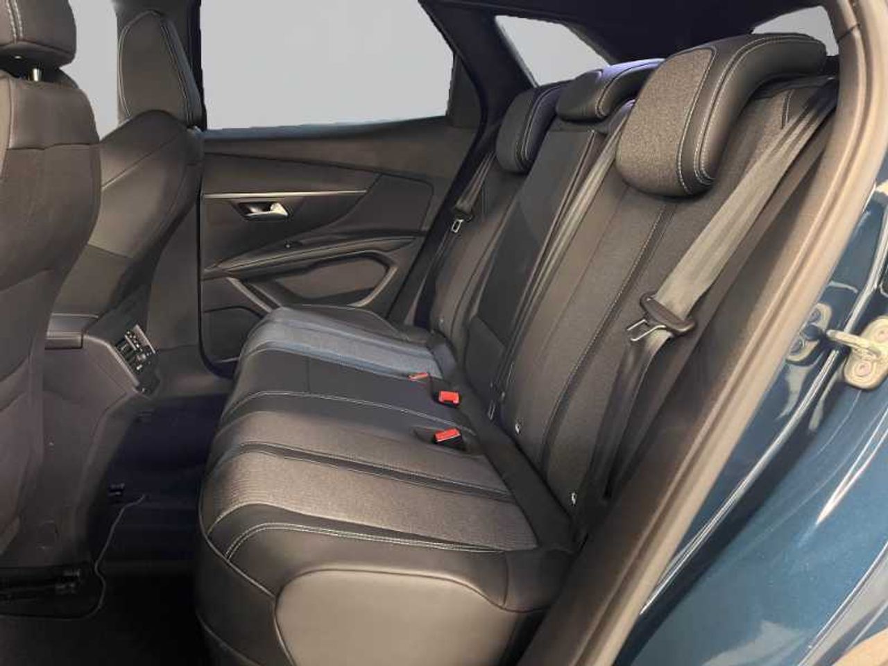 Peugeot 3008 NSUV  Allure Pack PLUG-IN HYBRID 180 e-EAT8 17