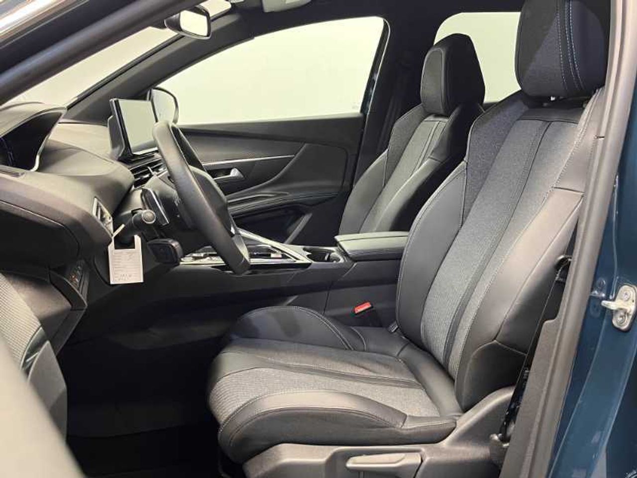 Peugeot 3008 NSUV  Allure Pack PLUG-IN HYBRID 180 e-EAT8 22