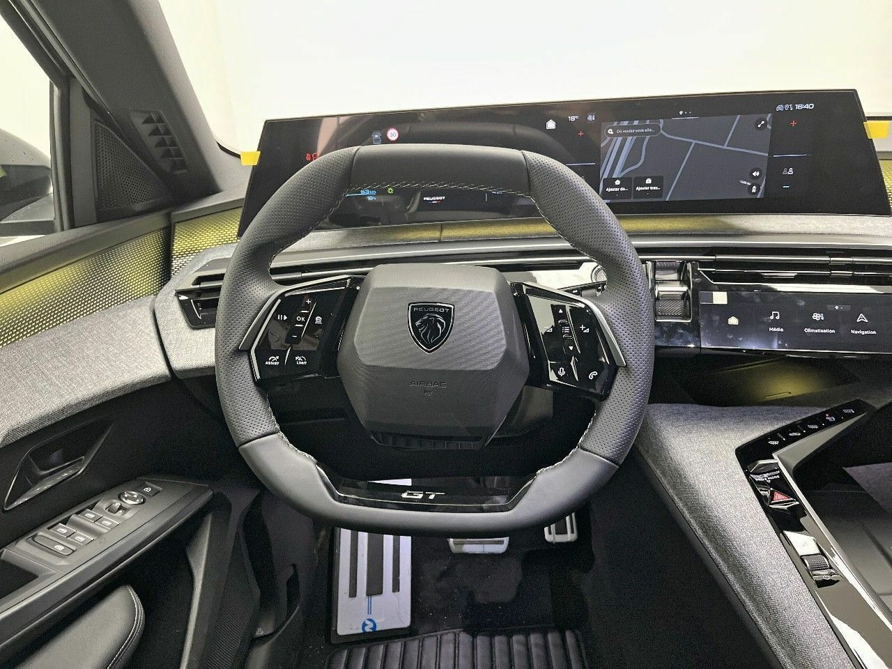 Peugeot e-5008 GT Eléctrico 157kW 28