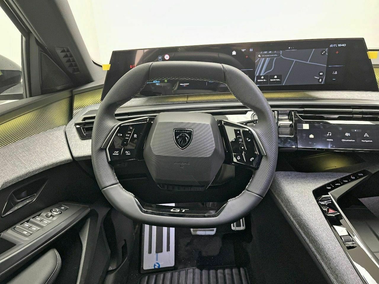 Peugeot e-5008 GT Eléctrico 157kW 28