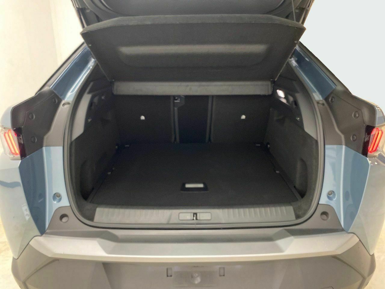 Peugeot e-3008 Allure Eléctrico 157kW 18