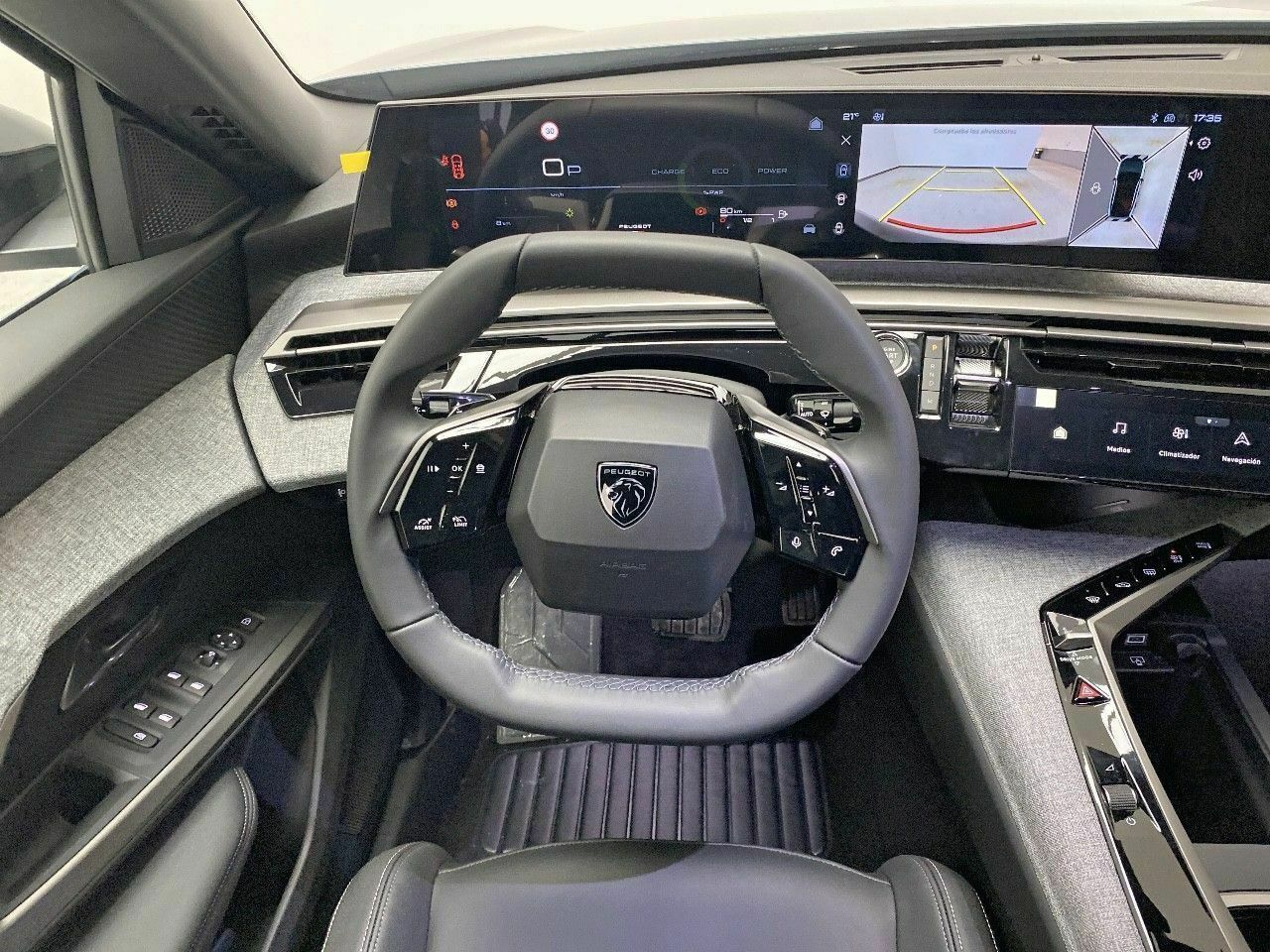 Peugeot e-3008 Allure Eléctrico 157kW 28