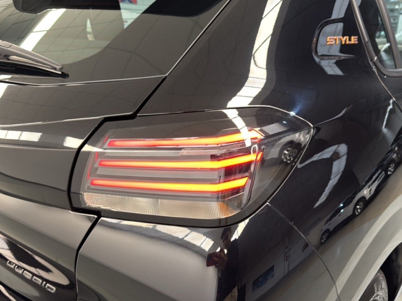 Peugeot e-208 Style Eléctrico 136 (100 Kw) 17