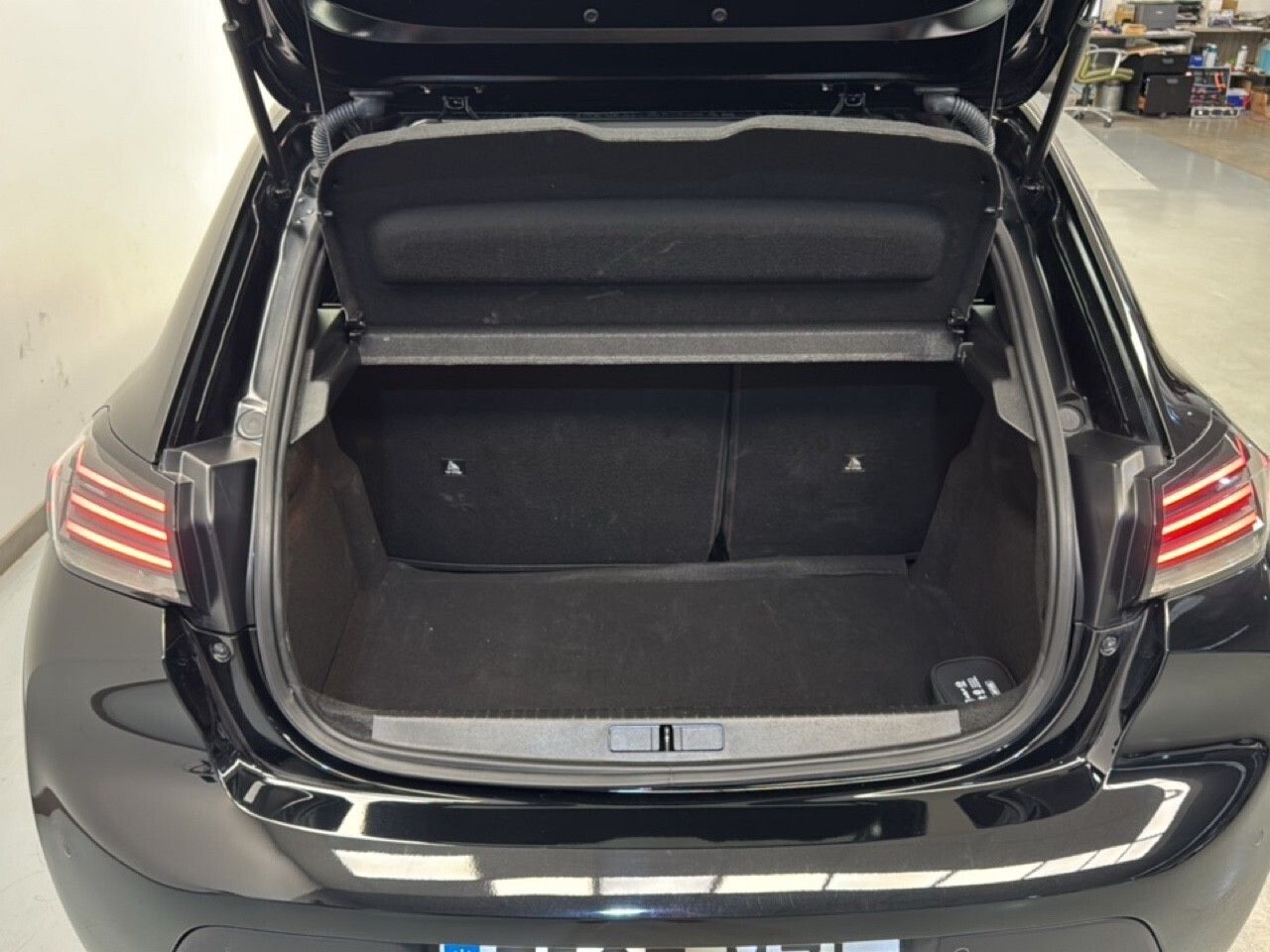 Peugeot e-208 Style Eléctrico 136 (100 Kw) 28