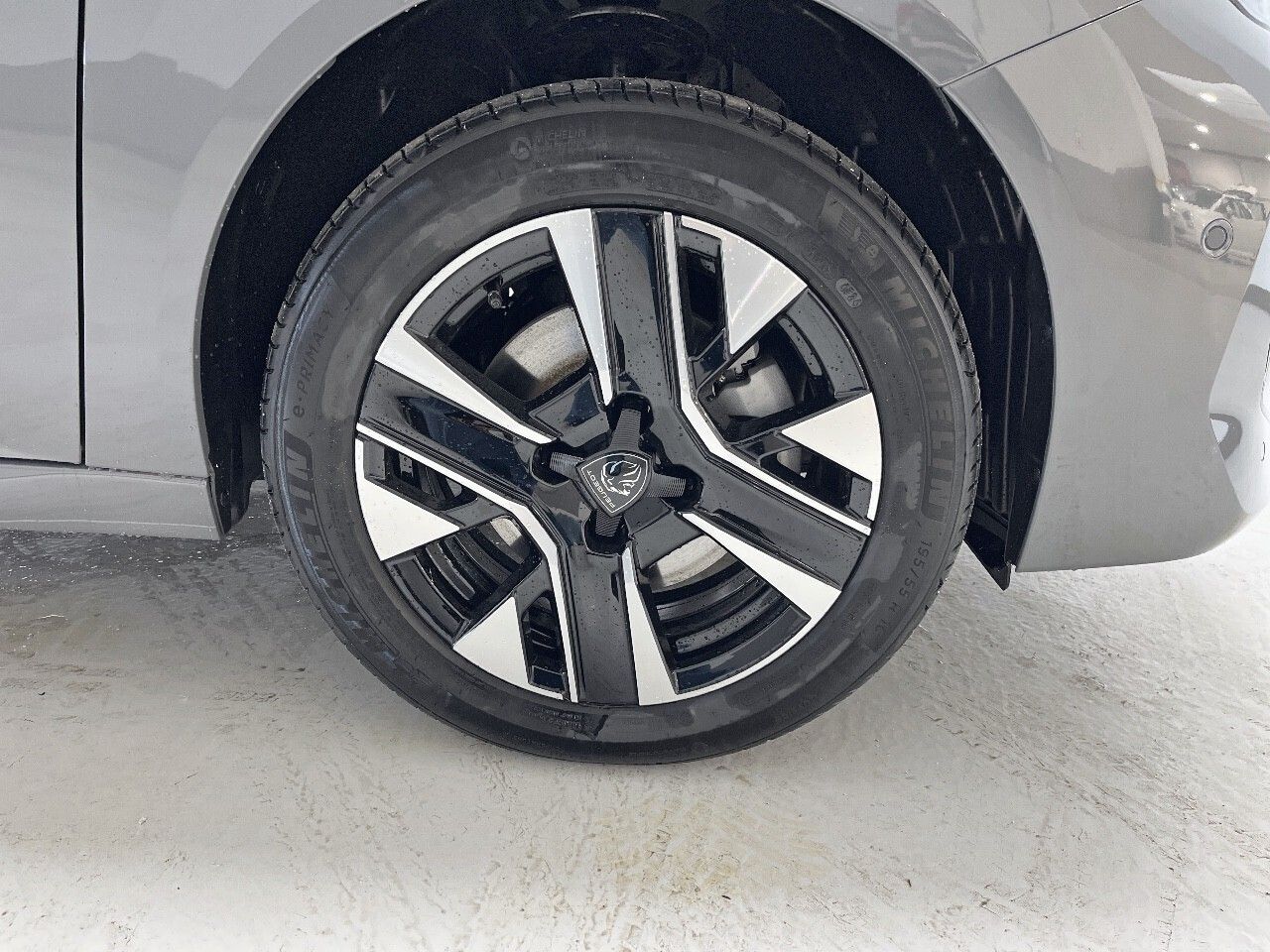 Peugeot e-208 Allure Eléctrico 156 (115 Kw) 26