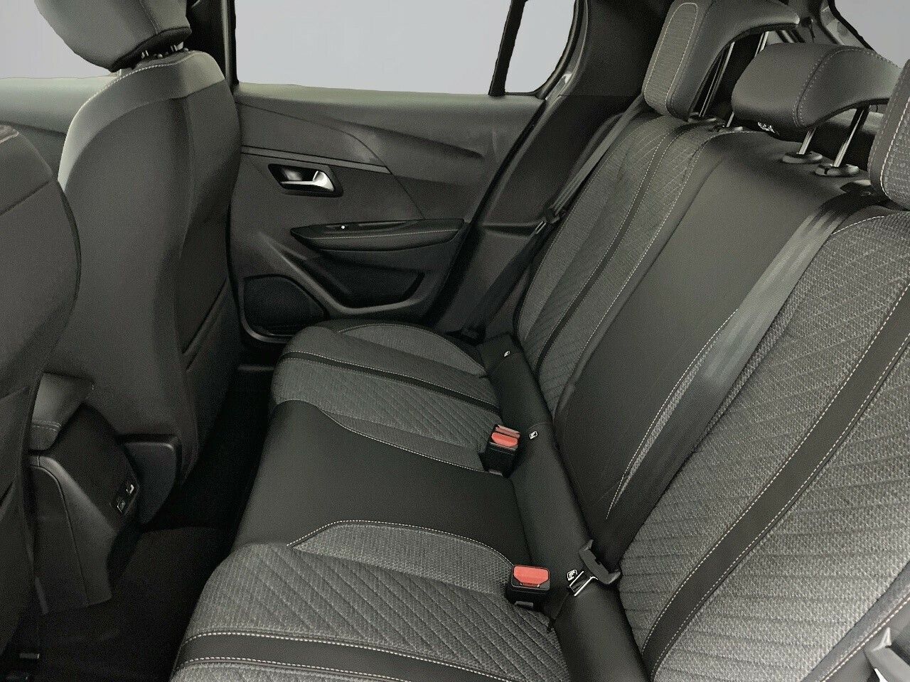 Peugeot e-208 Allure Eléctrico 156 (115 Kw) 17