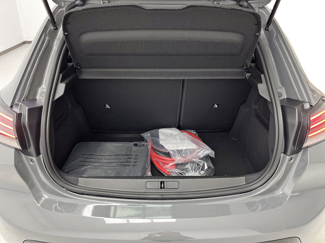 Peugeot e-208 Allure Eléctrico 156 (115 Kw) 18