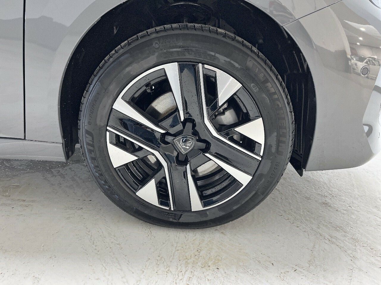 Peugeot e-208 Allure Eléctrico 156 (115 Kw) 26