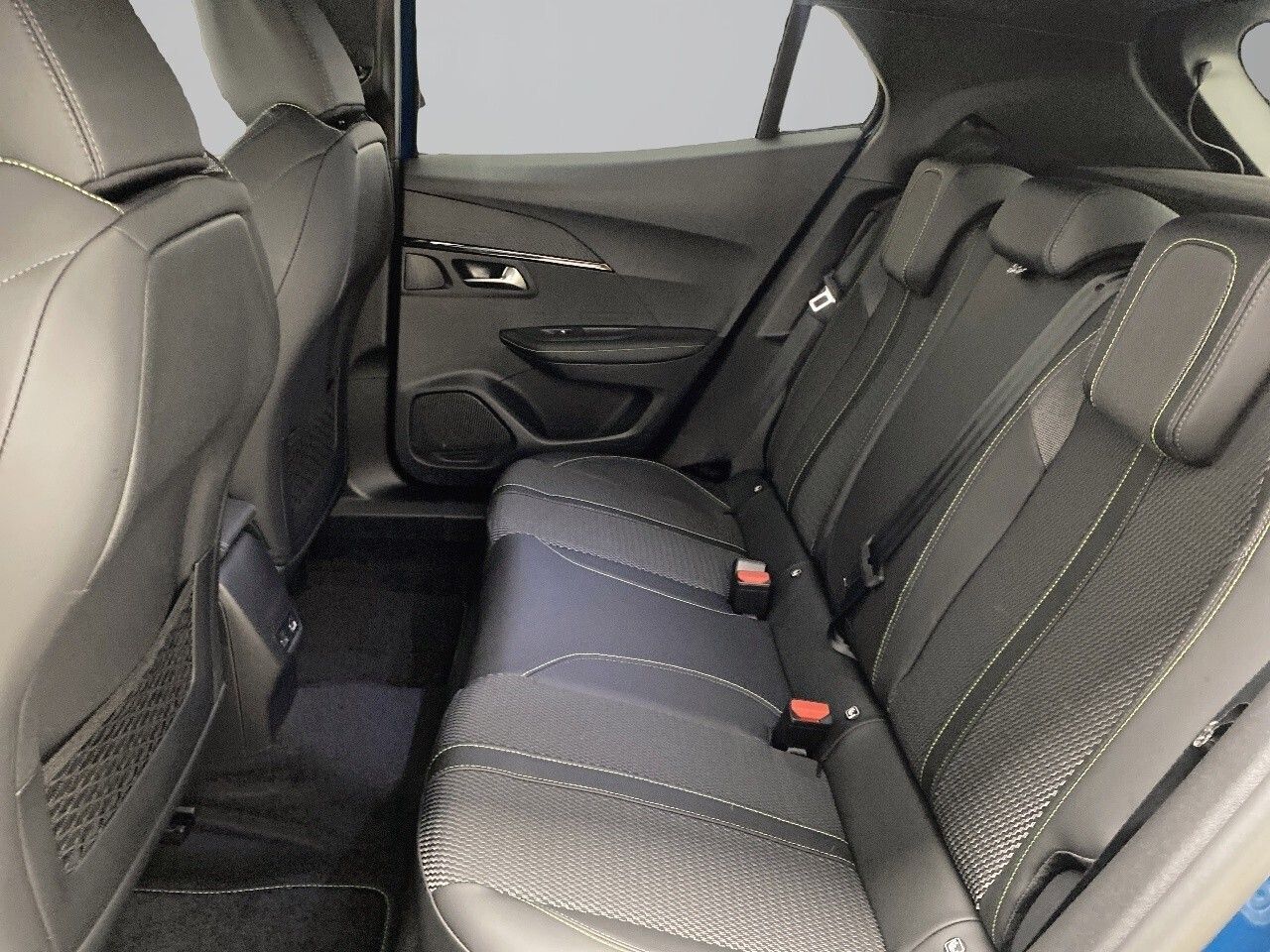 Peugeot e-2008 Eléctrico GT 156 (115kW) 17