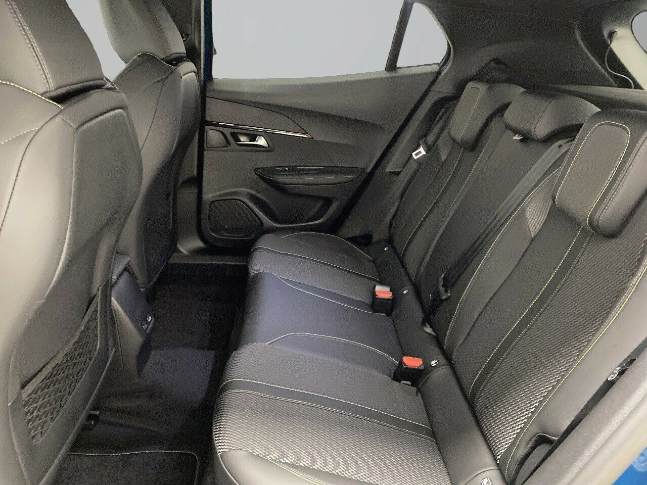 Peugeot e-2008 Eléctrico GT 156 (115kW) 17