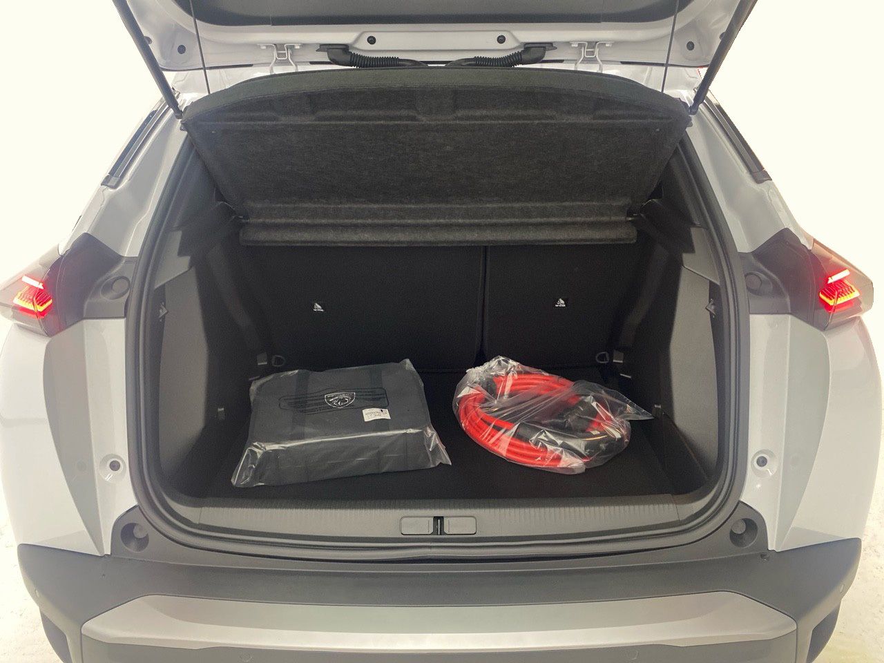 Peugeot e-2008 Eléctrico Allure 156 (115kW) 17