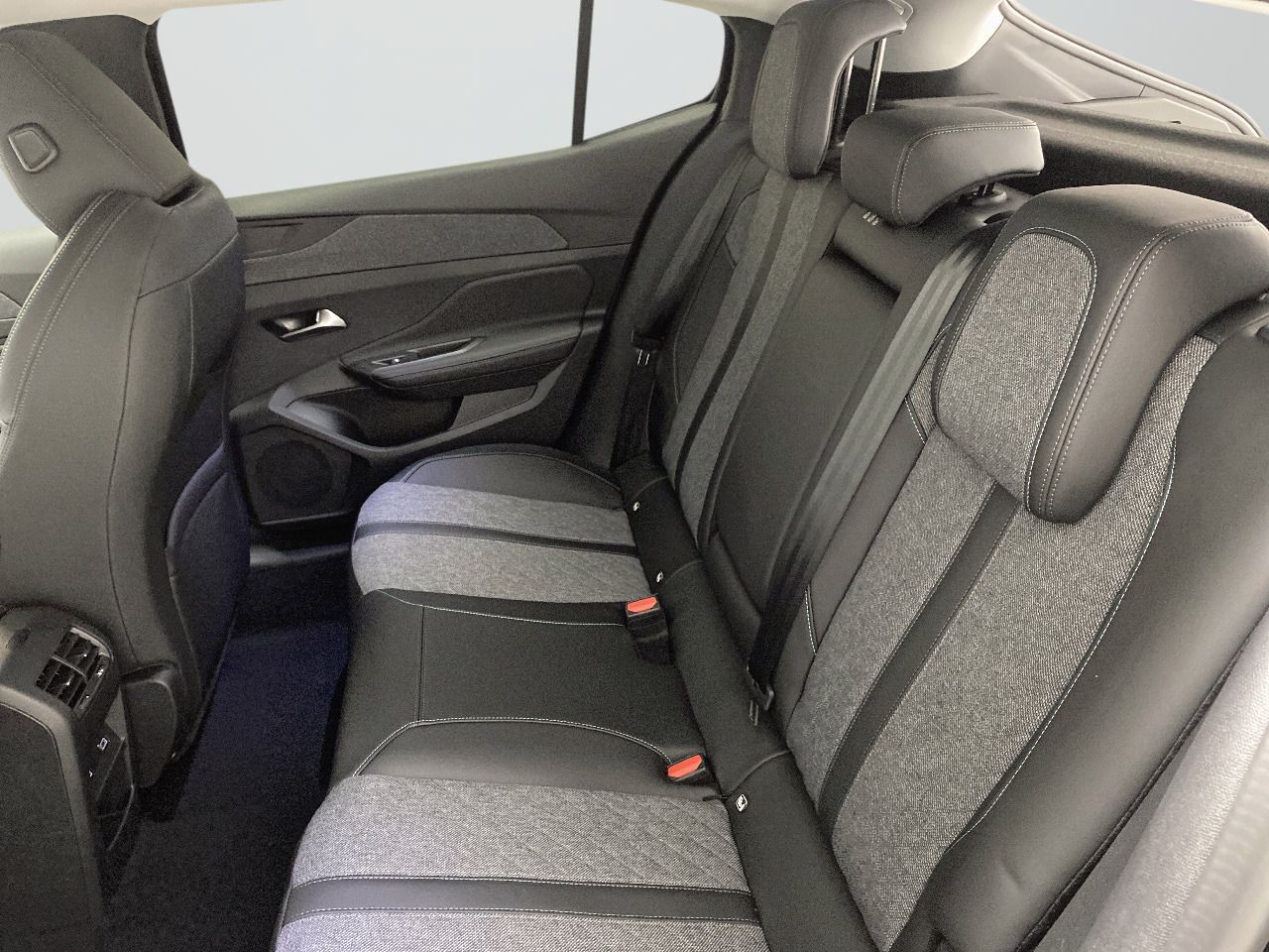 Peugeot 408 408 Allure HYBRID 145 eDCS6 17