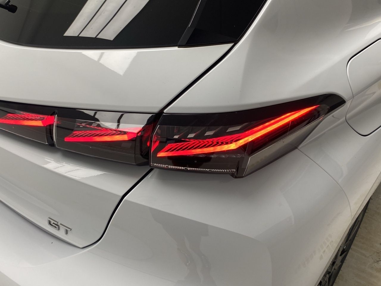 Peugeot 308 5P GT BlueHDi 130 S&S EAT8 28