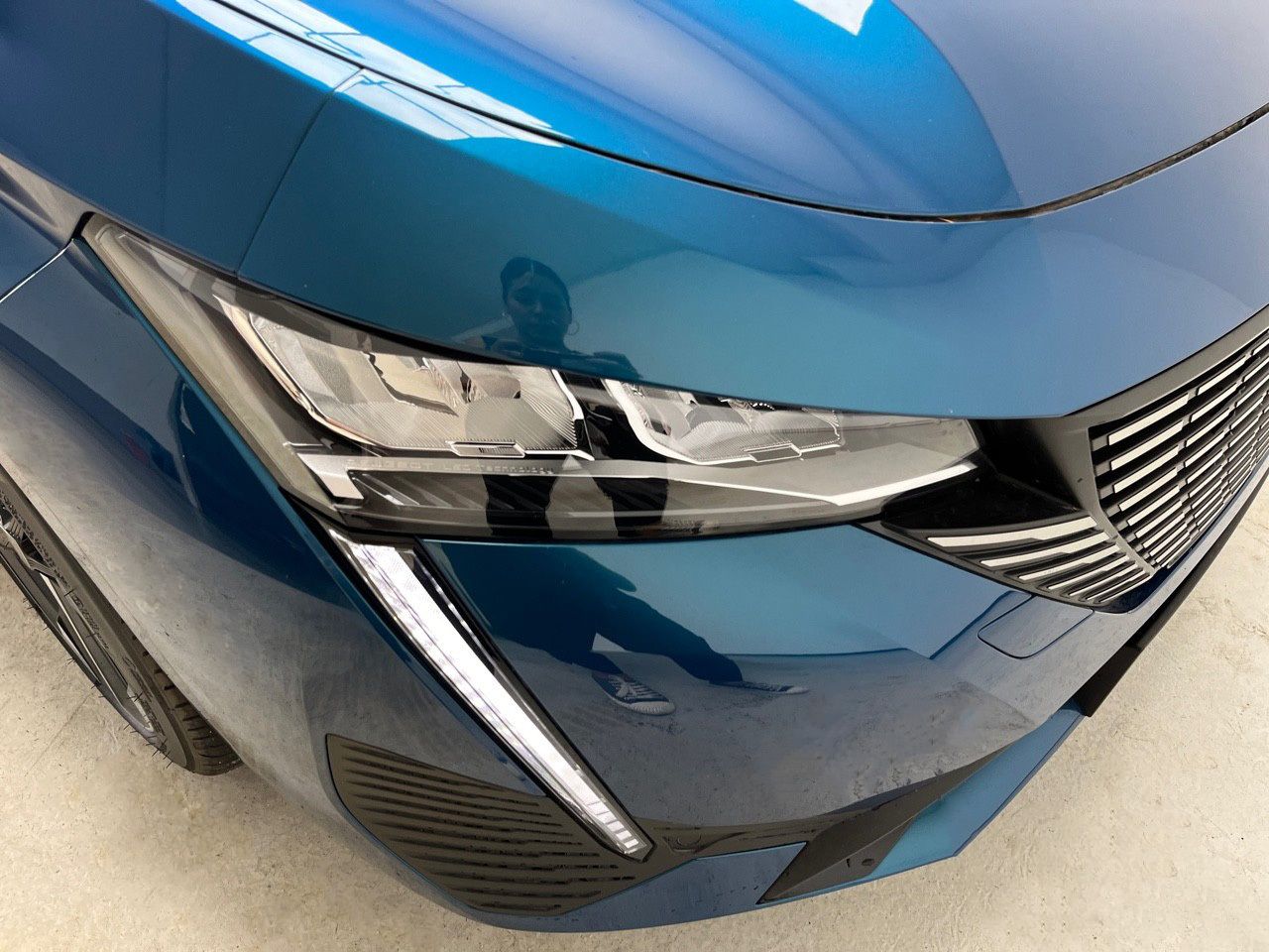 Peugeot 308 5P Allure Hybrid MHEV 145 e-DCS6 30