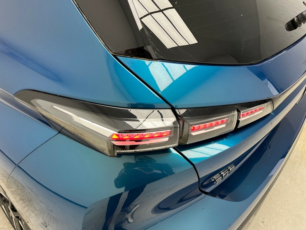 Peugeot 308 5P Allure Hybrid MHEV 145 e-DCS6 18